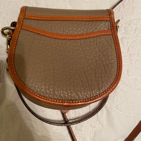 Vintage Dooney & Bourke Big Duck Crossbody handbag damage on strap - Picture 9 of 11